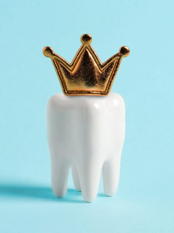 tooth-in-the-crown-on-blue-background-2025-03-07-14-51-18-utc